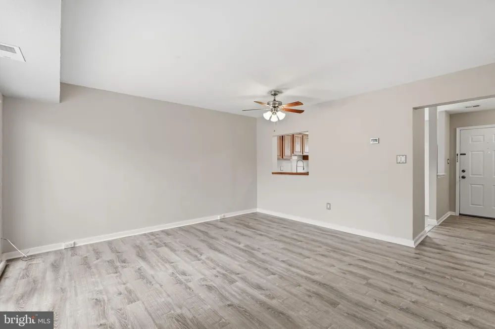 31 ESSEX SQUARE Sterling, VA 20164