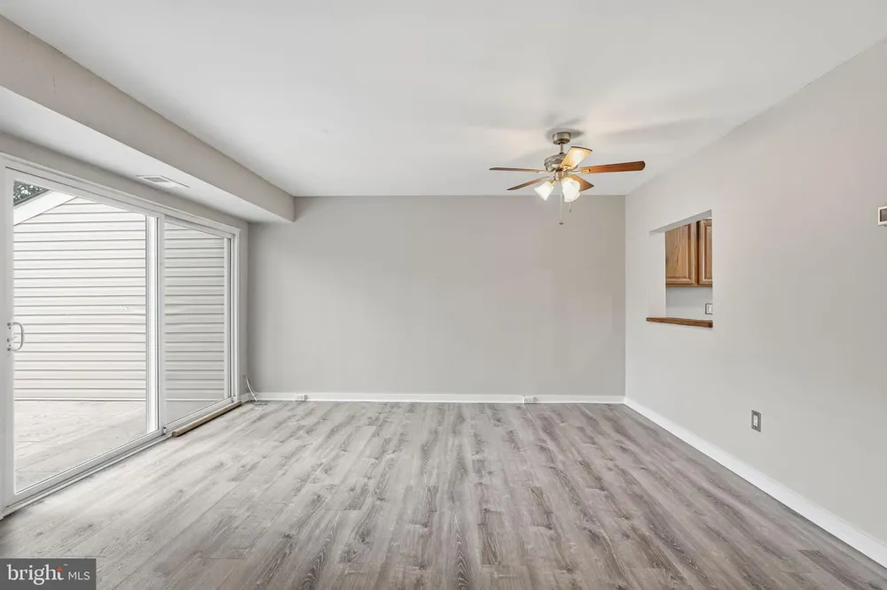 31 ESSEX SQUARE Sterling, VA 20164