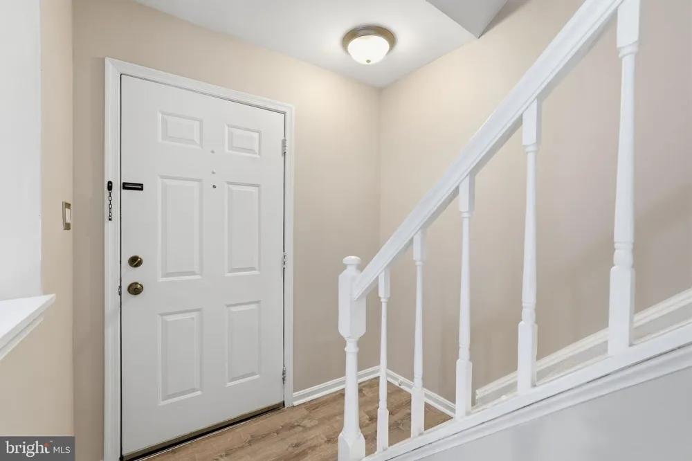 31 ESSEX SQUARE Sterling, VA 20164