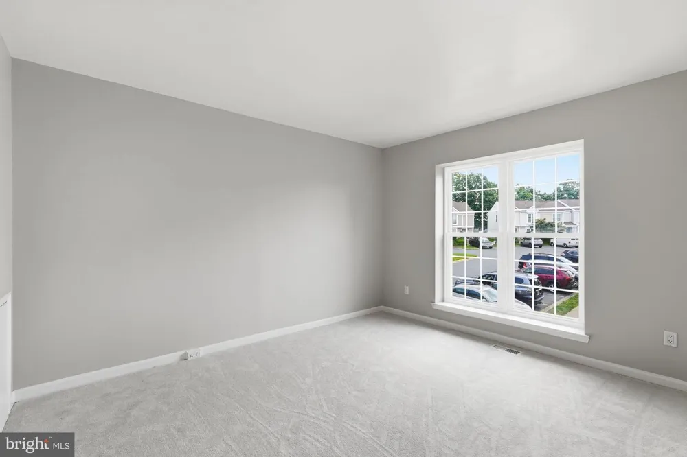 31 ESSEX SQUARE Sterling, VA 20164