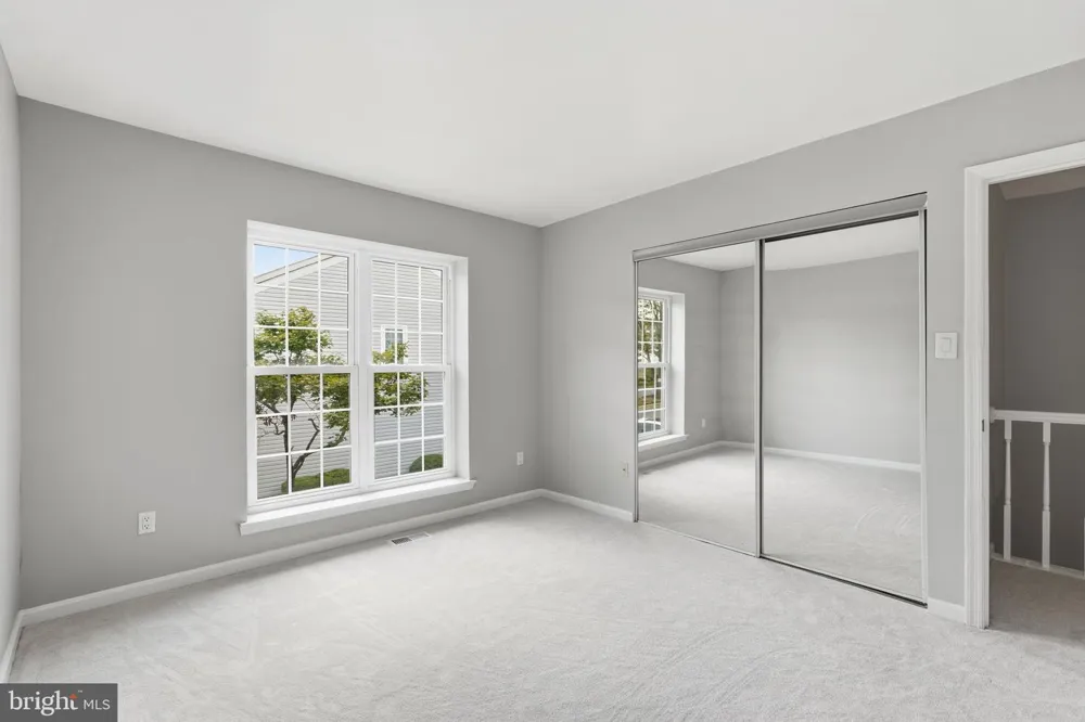 31 ESSEX SQUARE Sterling, VA 20164