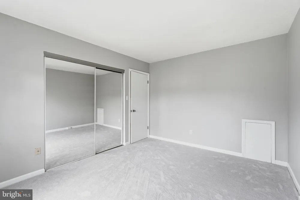 31 ESSEX SQUARE Sterling, VA 20164