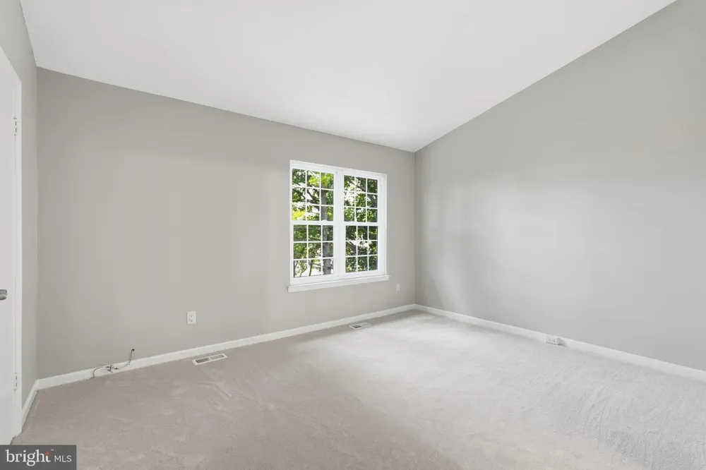 31 ESSEX SQUARE Sterling, VA 20164