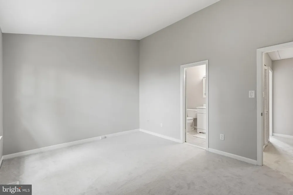 31 ESSEX SQUARE Sterling, VA 20164