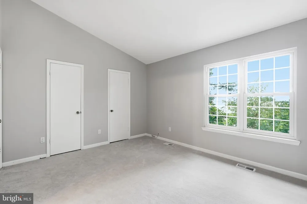 31 ESSEX SQUARE Sterling, VA 20164