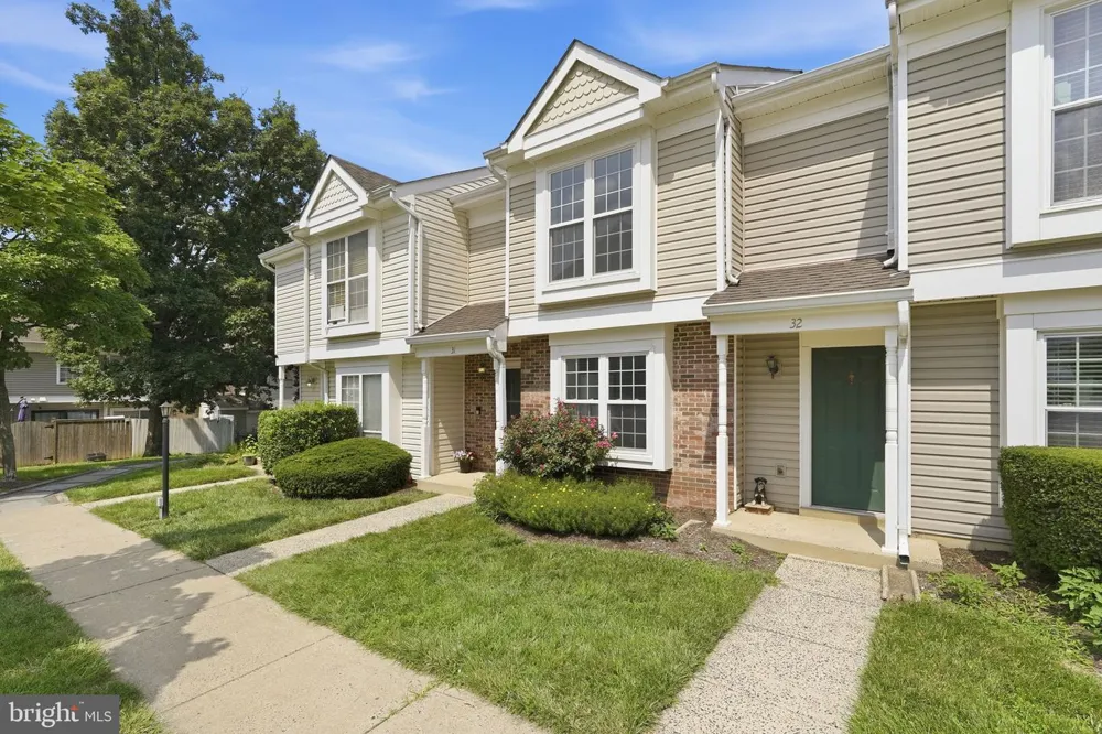 31 ESSEX SQUARE Sterling, VA 20164