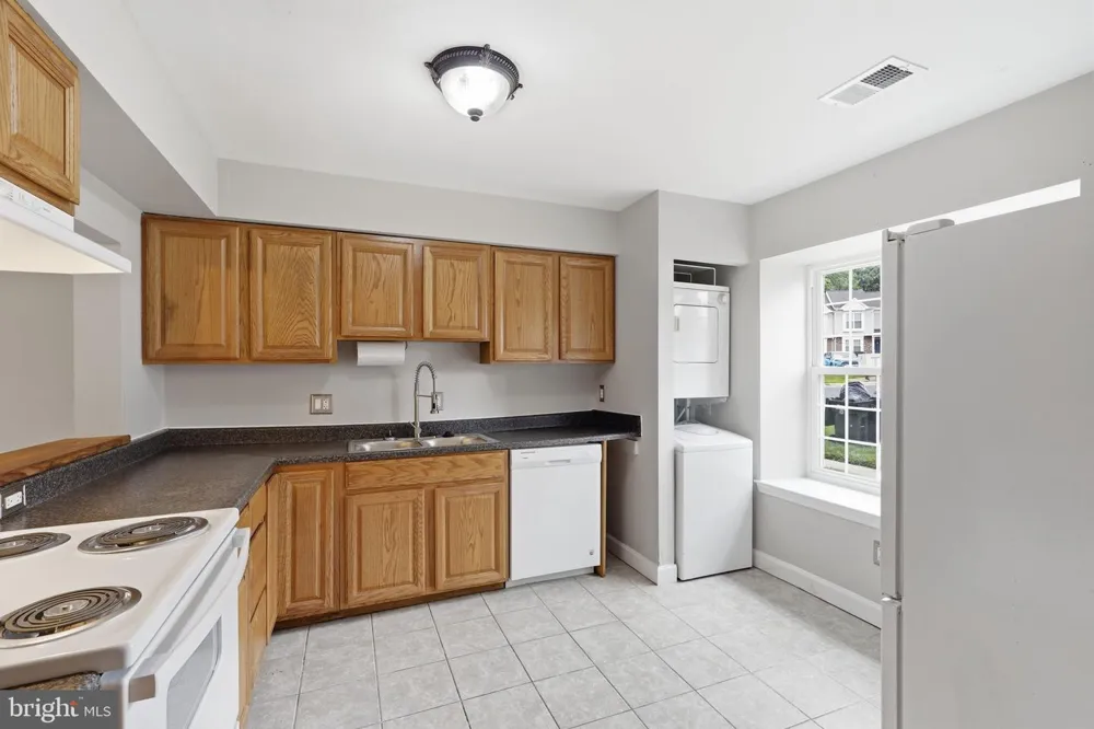 31 ESSEX SQUARE Sterling, VA 20164