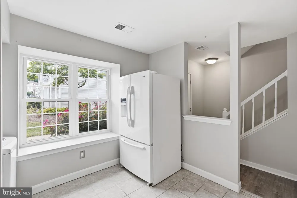 31 ESSEX SQUARE Sterling, VA 20164
