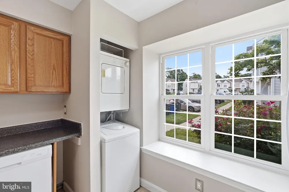 31 ESSEX SQUARE Sterling, VA 20164