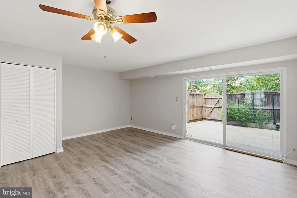 31 ESSEX SQUARE Sterling, VA 20164
