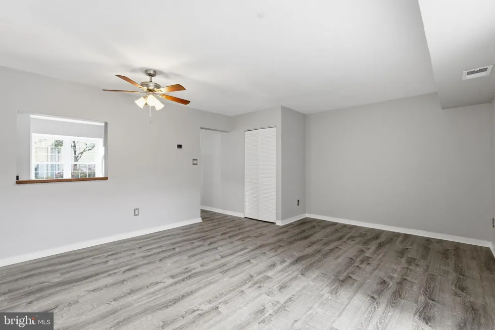 31 ESSEX SQUARE Sterling, VA 20164
