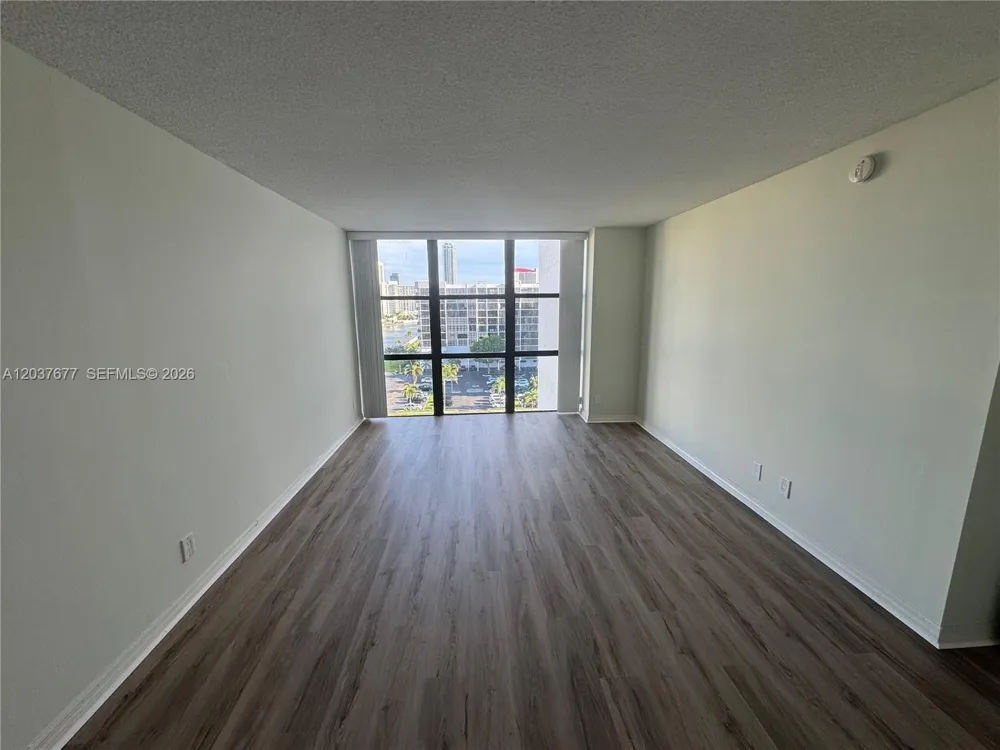 800 Parkview Dr #1018 Hallandale Beach, FL 33009