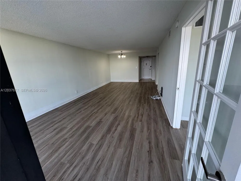 800 Parkview Dr #1018 Hallandale Beach, FL 33009