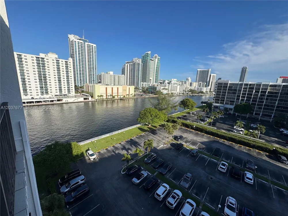 800 Parkview Dr #1018 Hallandale Beach, FL 33009