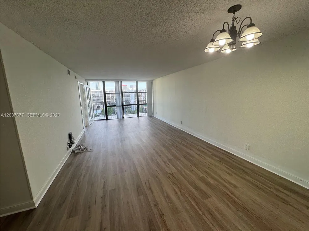 800 Parkview Dr #1018 Hallandale Beach, FL 33009