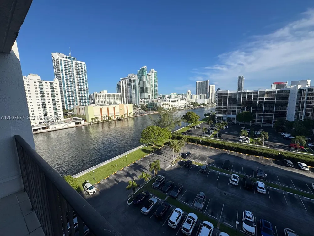 800 Parkview Dr #1018 Hallandale Beach, FL 33009