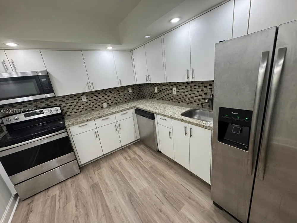800 Parkview Dr #1018 Hallandale Beach, FL 33009