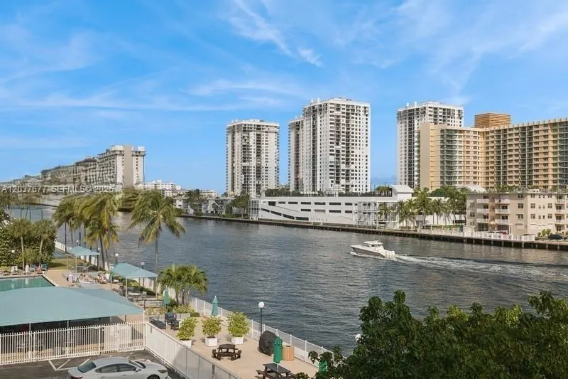 800 Parkview Dr #1018 Hallandale Beach, FL 33009