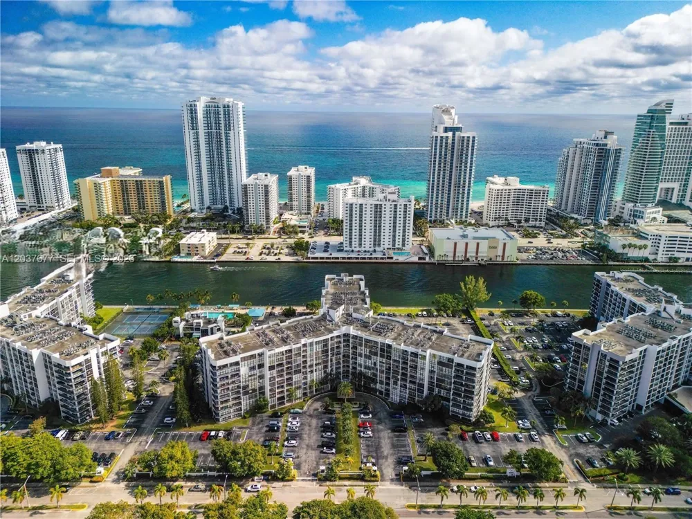 800 Parkview Dr #1018 Hallandale Beach, FL 33009