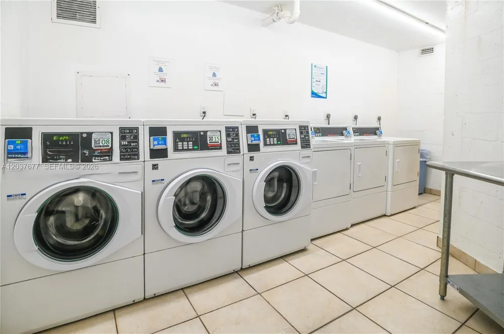 800 Parkview Dr #1018 Hallandale Beach, FL 33009