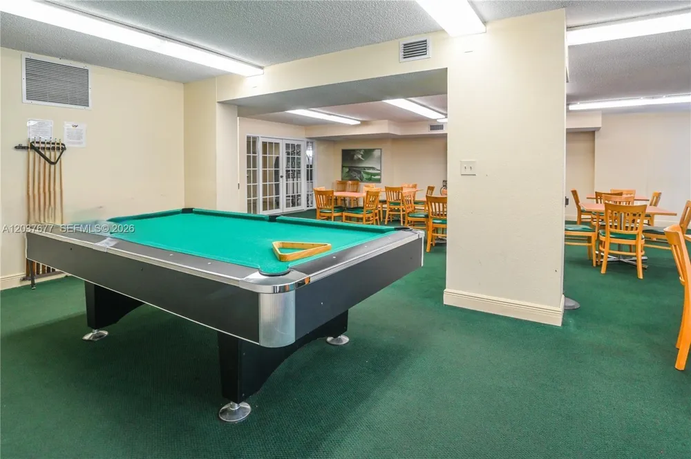 800 Parkview Dr #1018 Hallandale Beach, FL 33009