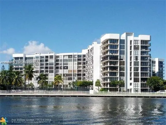800 Parkview Dr #1018 Hallandale Beach, FL 33009
