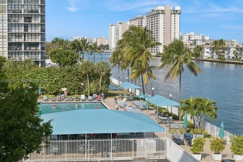 800 Parkview Dr #1018 Hallandale Beach, FL 33009
