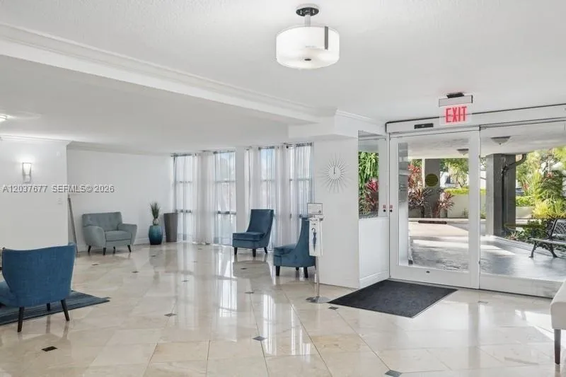 800 Parkview Dr #1018 Hallandale Beach, FL 33009