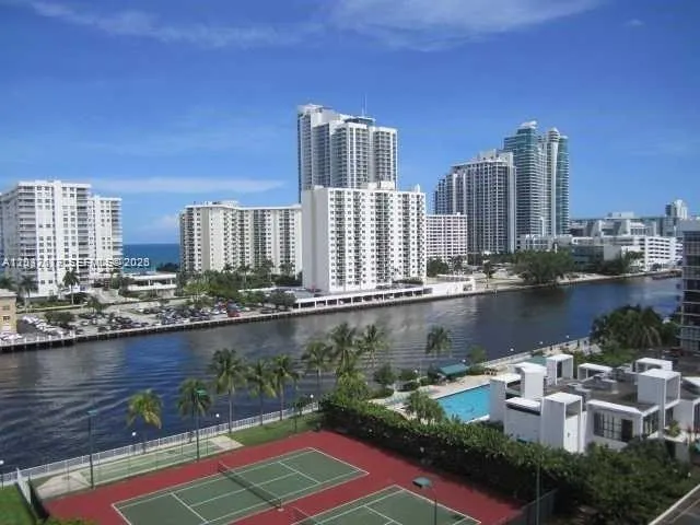 800 Parkview Dr #1018 Hallandale Beach, FL 33009