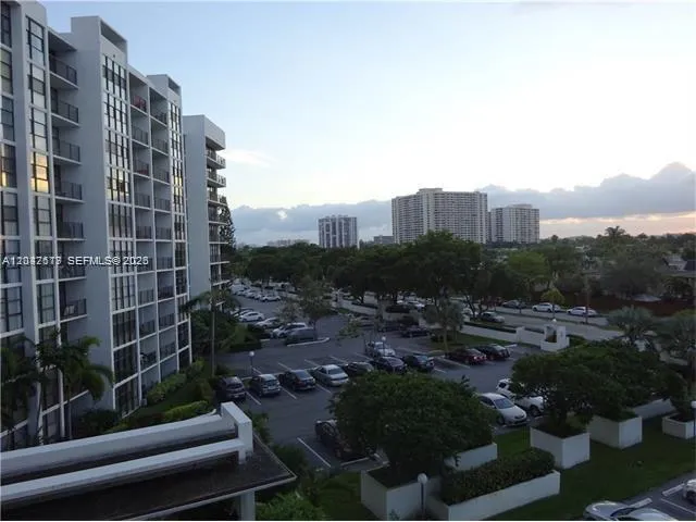 800 Parkview Dr #1018 Hallandale Beach, FL 33009
