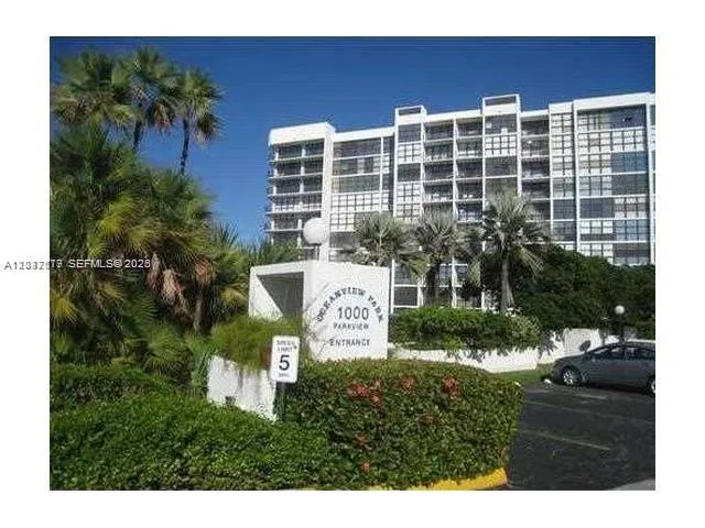 800 Parkview Dr #1018 Hallandale Beach, FL 33009