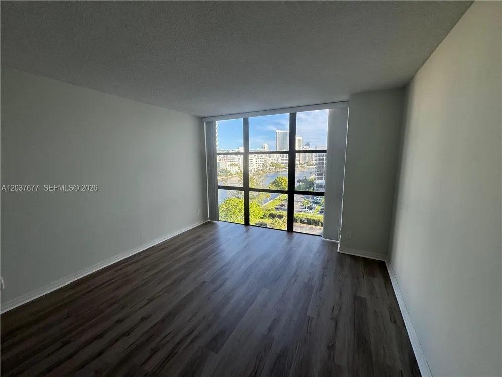 800 Parkview Dr #1018 Hallandale Beach, FL 33009