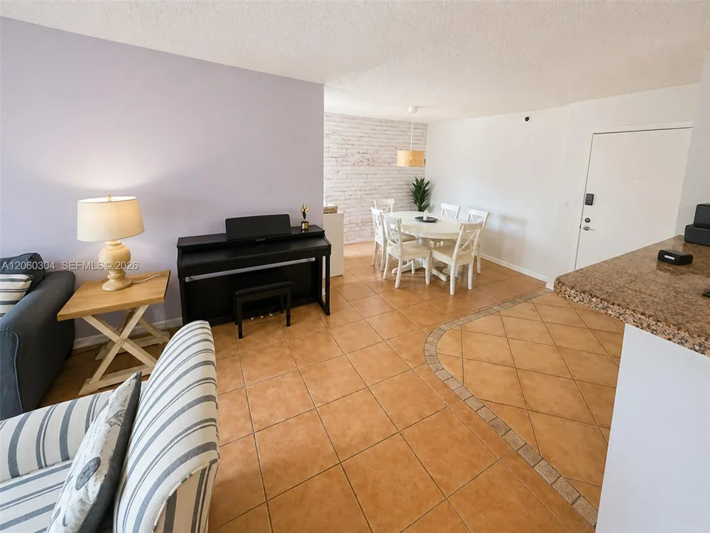 19801 E Country Club Dr #4307 Aventura, FL 33180