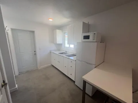 1244 W 27TH STREET #B