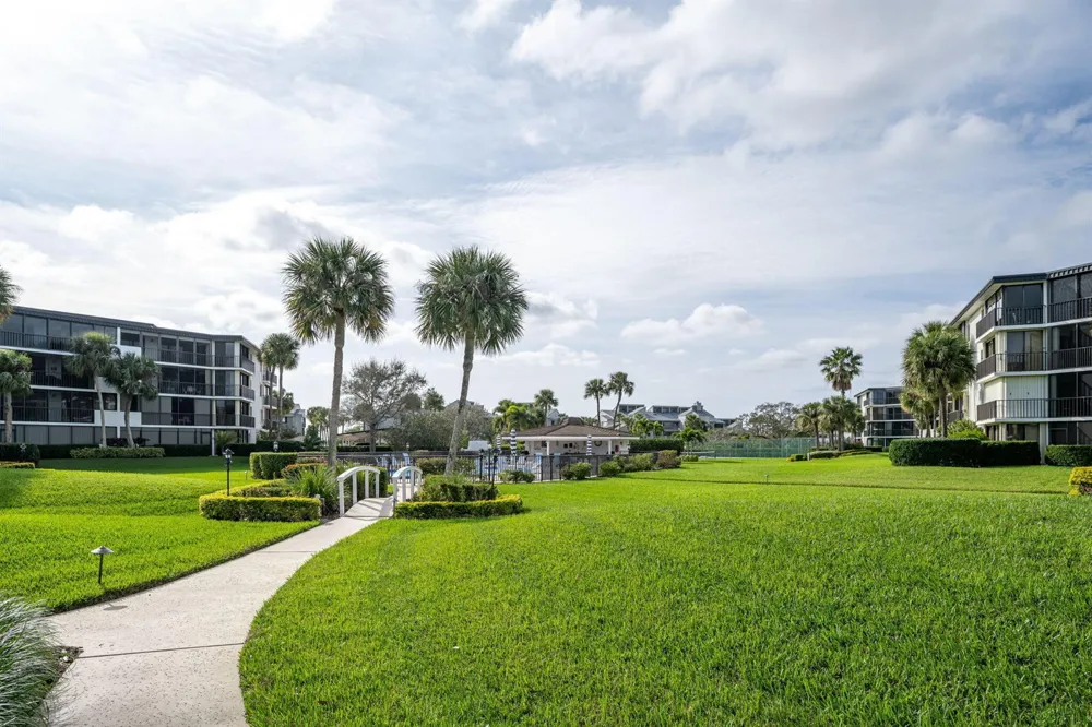 1825 Mooringline Drive #2-F Vero Beach, FL 32963