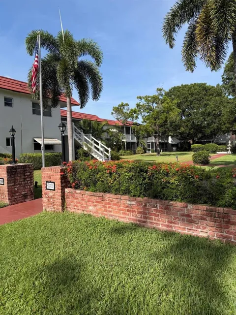 899 SE 2nd Avenue #206