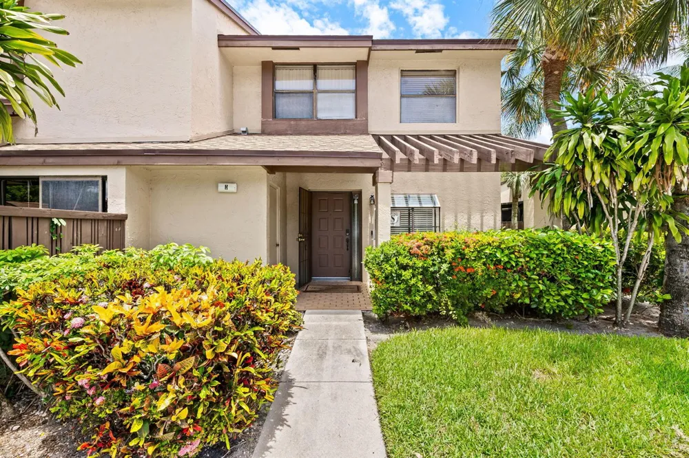 3952 COCOPLUM CIRCLE #3646 Coconut Creek, FL 33063