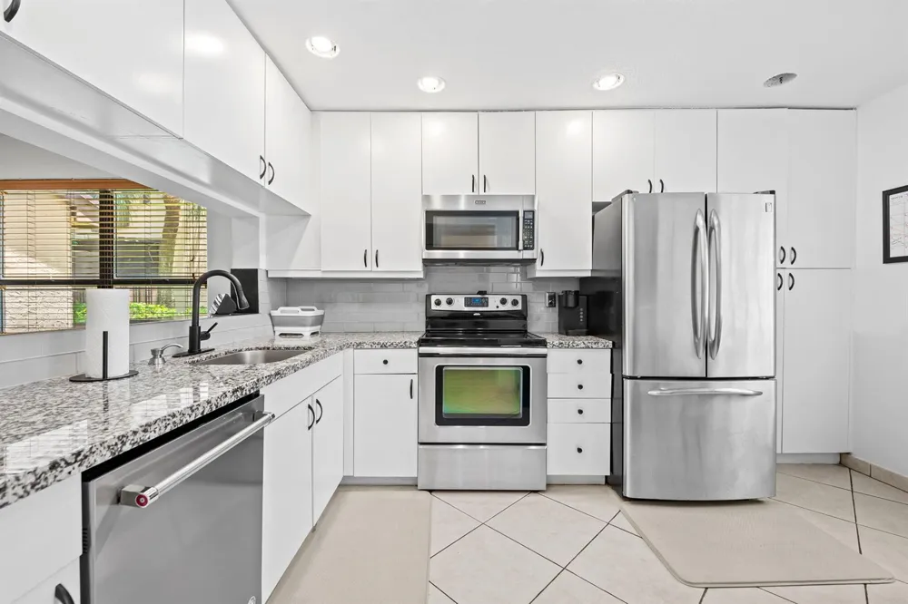 3952 COCOPLUM CIRCLE #3646 Coconut Creek, FL 33063