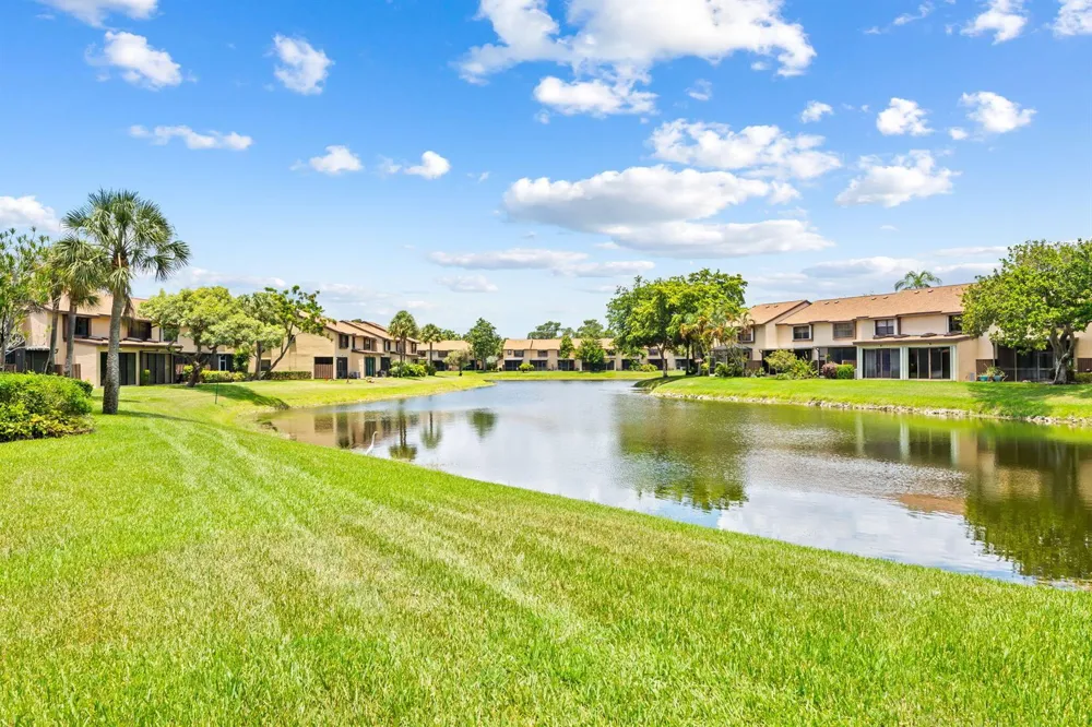 3952 COCOPLUM CIRCLE #3646 Coconut Creek, FL 33063