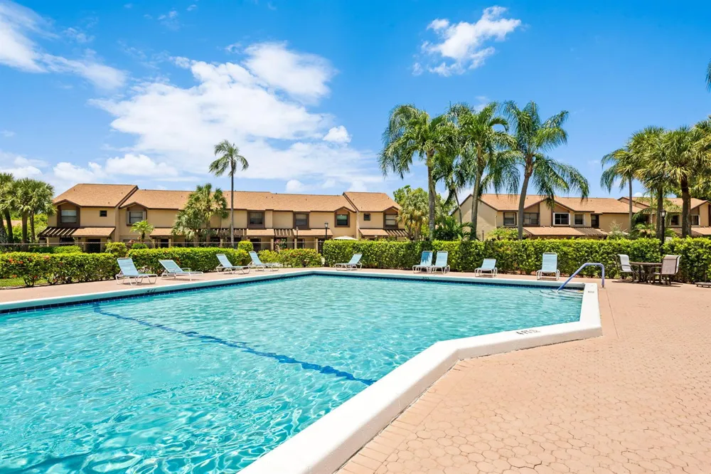 3952 COCOPLUM CIRCLE #3646 Coconut Creek, FL 33063