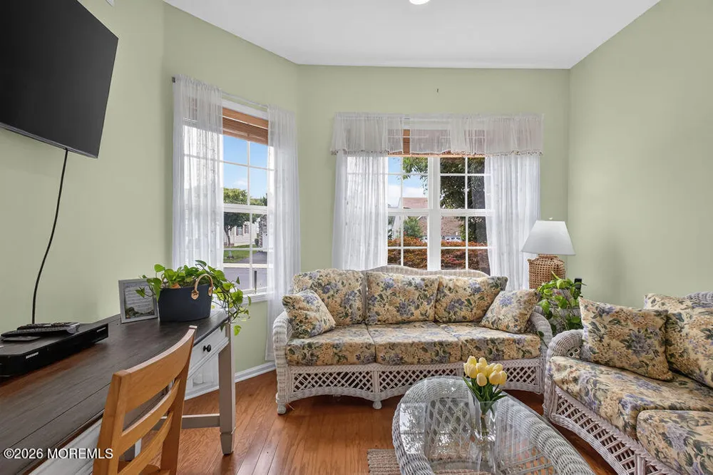 21 Snowberry Lane Howell, NJ 07731