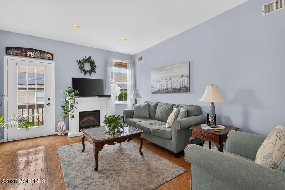 21 Snowberry Lane Howell, NJ 07731