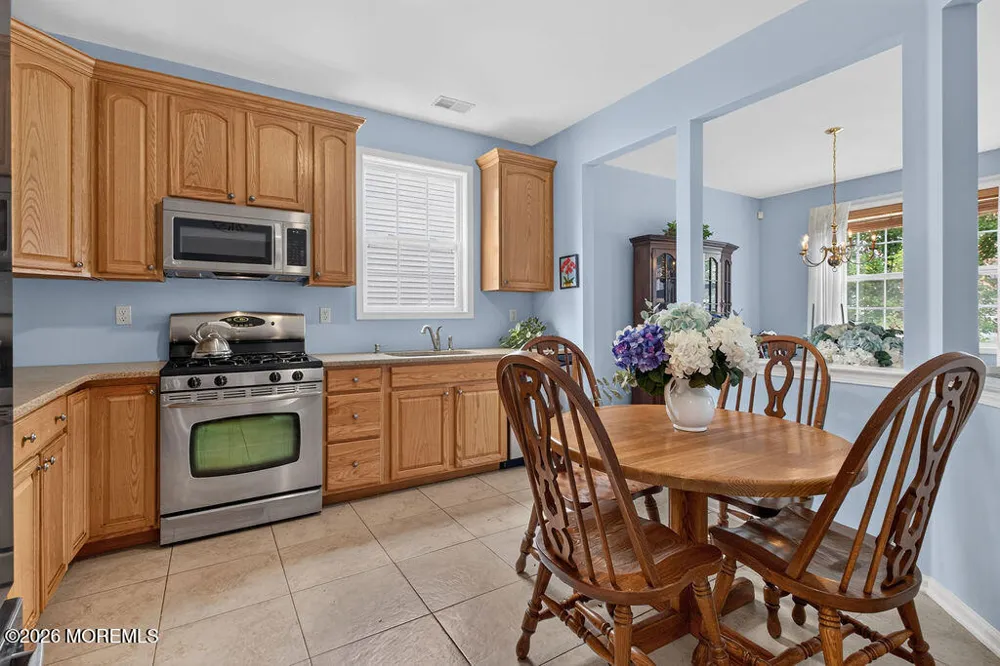 21 Snowberry Lane Howell, NJ 07731