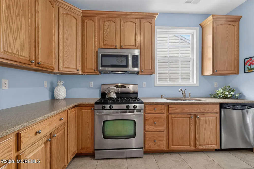 21 Snowberry Lane Howell, NJ 07731