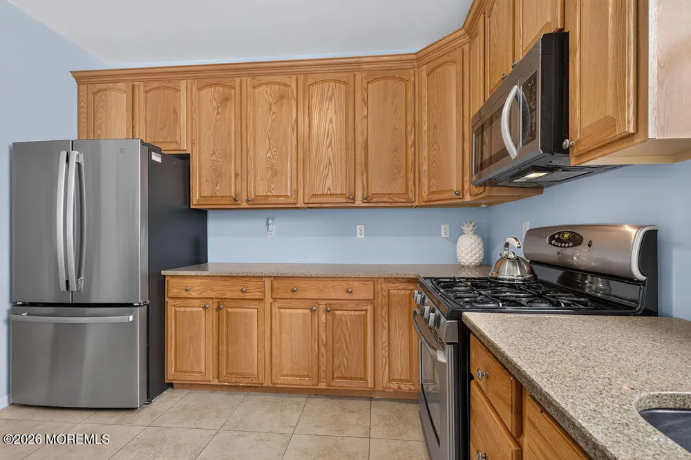 21 Snowberry Lane Howell, NJ 07731