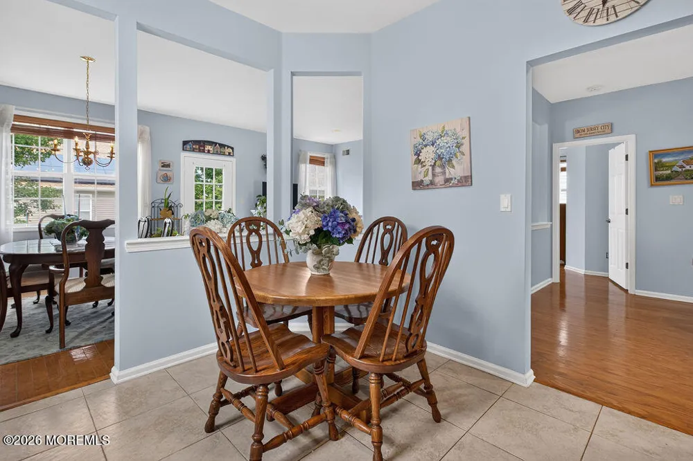 21 Snowberry Lane Howell, NJ 07731