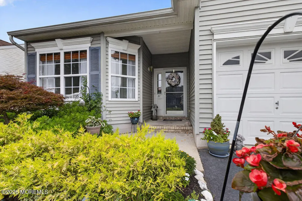21 Snowberry Lane Howell, NJ 07731