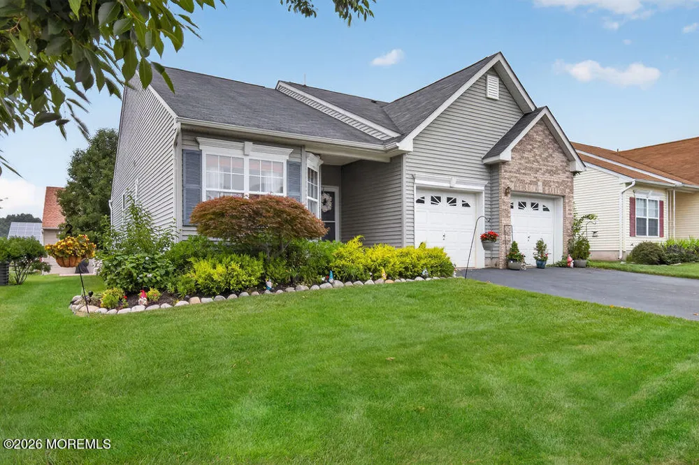 21 Snowberry Lane Howell, NJ 07731