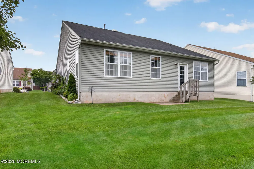 21 Snowberry Lane Howell, NJ 07731