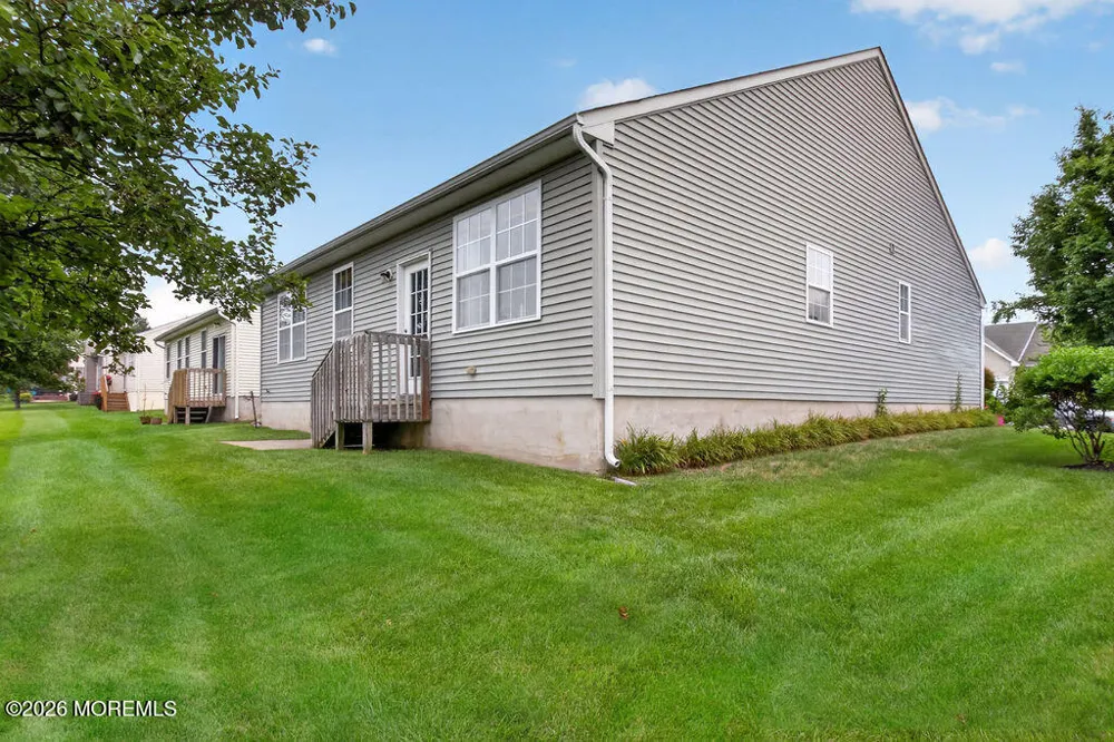 21 Snowberry Lane Howell, NJ 07731